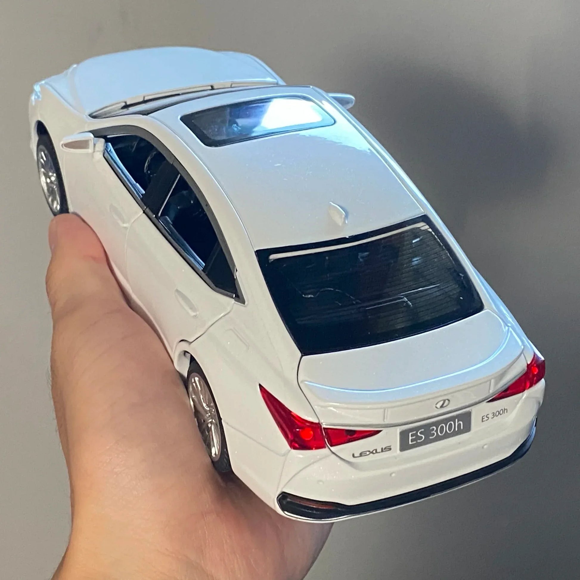 Premium Diecast Car Model 1 To 24 ES300H With Sound And Light For Collectors - ToylandEU