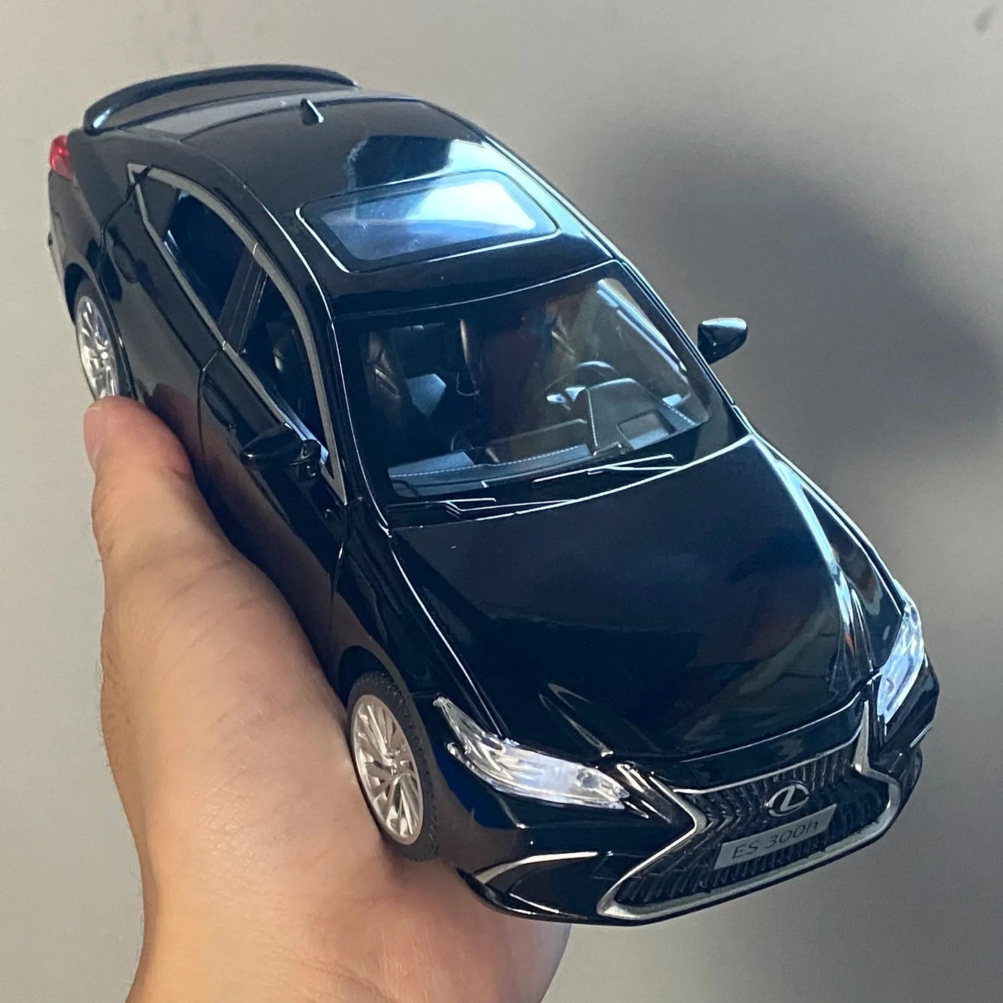 Premium Diecast Car Model 1 To 24 ES300H With Sound And Light For Collectors - ToylandEU