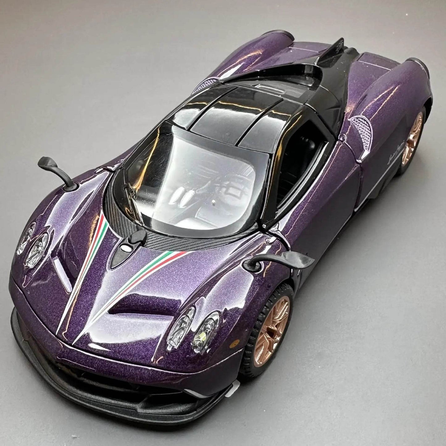 Premium Diecast Car Model Pagani Huayra Dinastia One Thirty Two Scale Desktop Ornament For Car Enthusiasts - ToylandEU