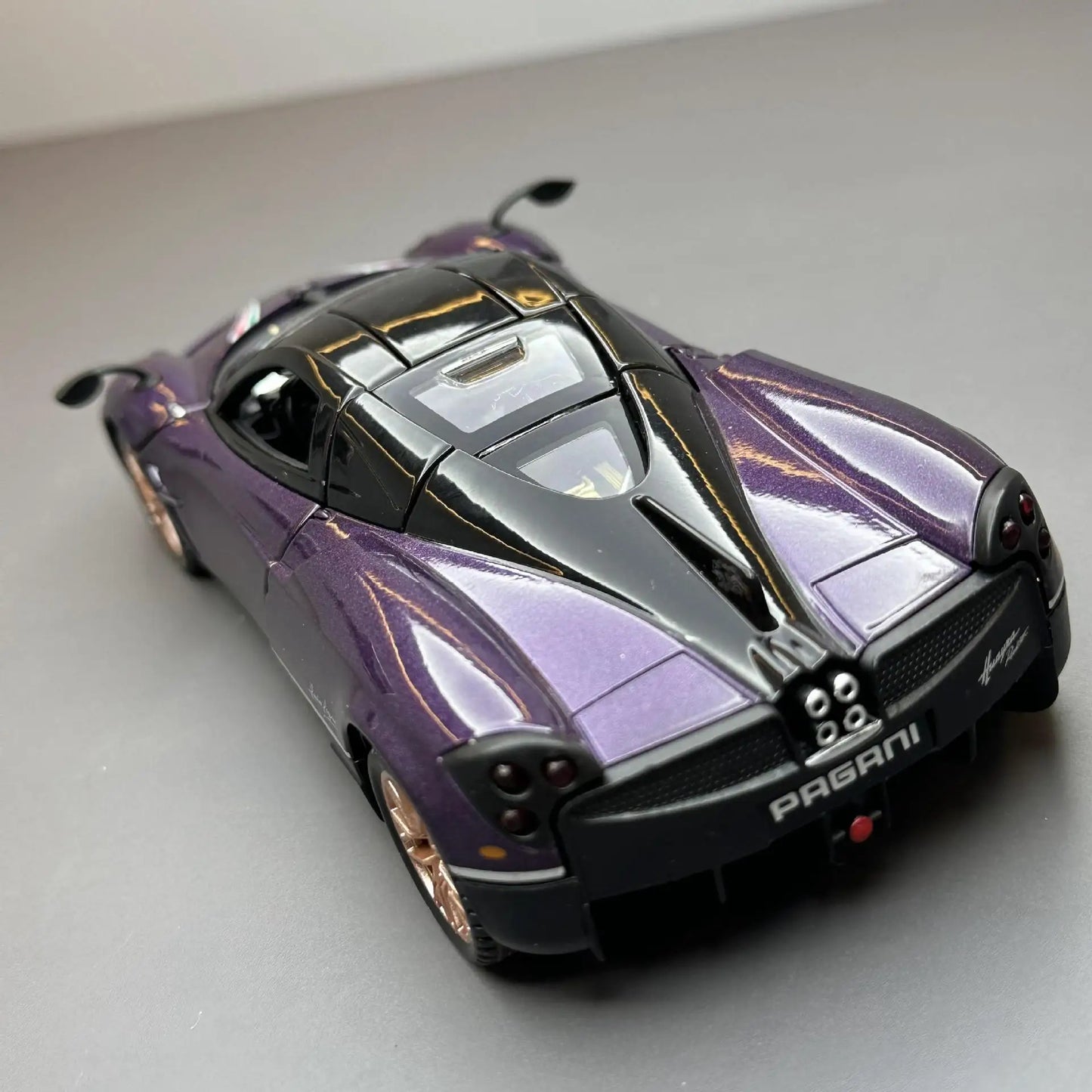 Premium Diecast Car Model Pagani Huayra Dinastia One Thirty Two Scale Desktop Ornament For Car Enthusiasts - ToylandEU
