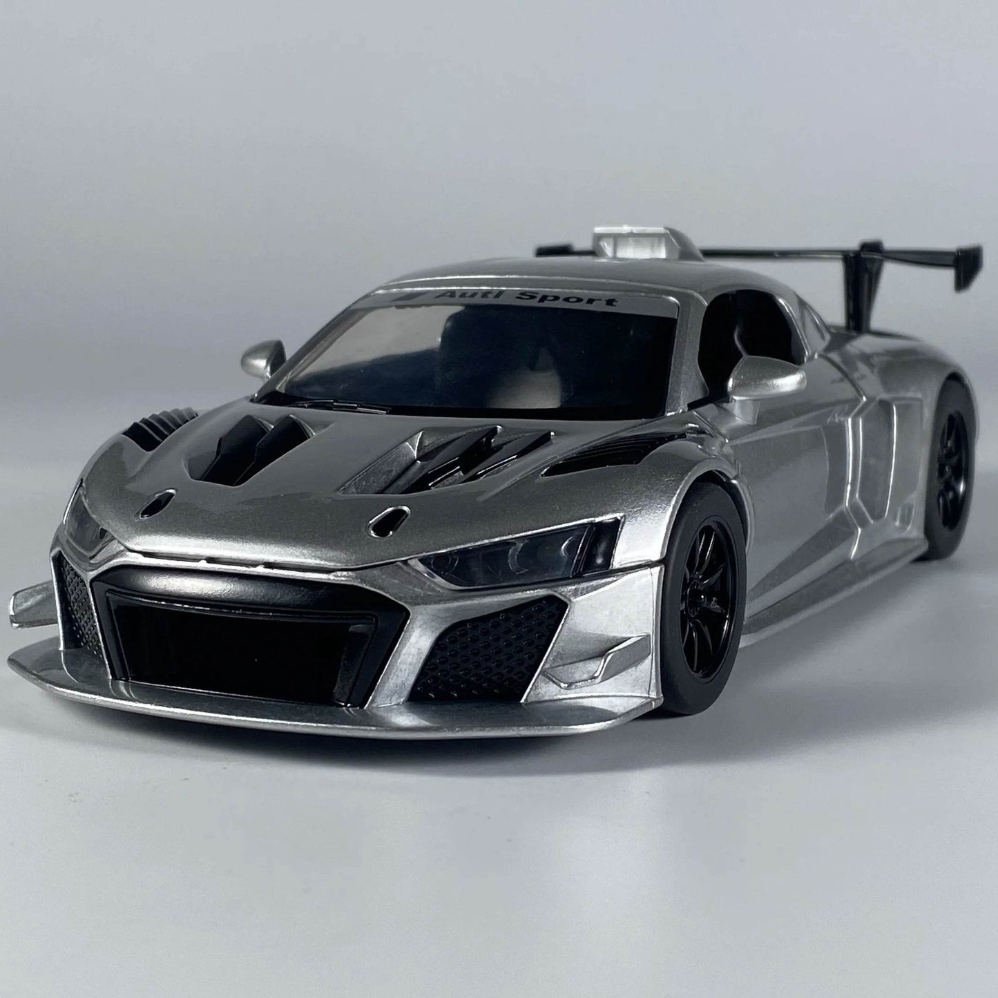 Premium Diecast Model Car 1:24 R8 LMS GT2 Alloy Metal Replica For Collectors And Display Hobbyists - ToylandEU