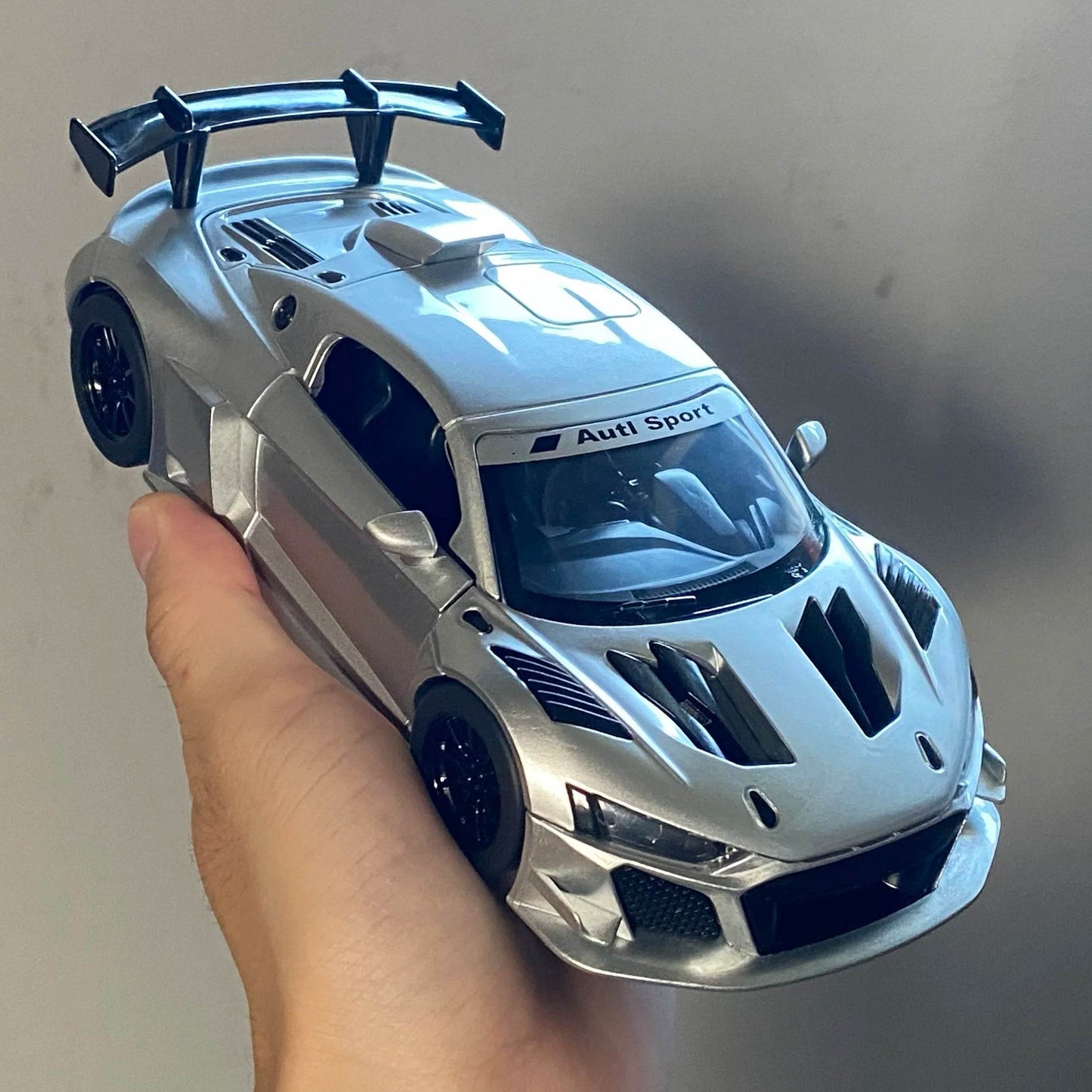 Premium Diecast Model Car 1:24 R8 LMS GT2 Alloy Metal Replica For Collectors And Display Hobbyists - ToylandEU