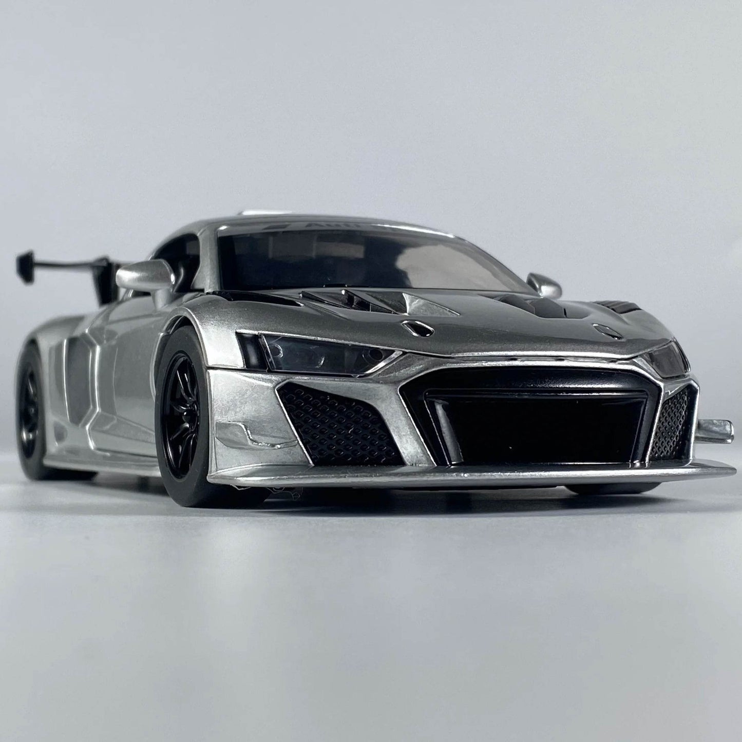 Premium Diecast Model Car 1:24 R8 LMS GT2 Alloy Metal Replica For Collectors And Display Hobbyists - ToylandEU
