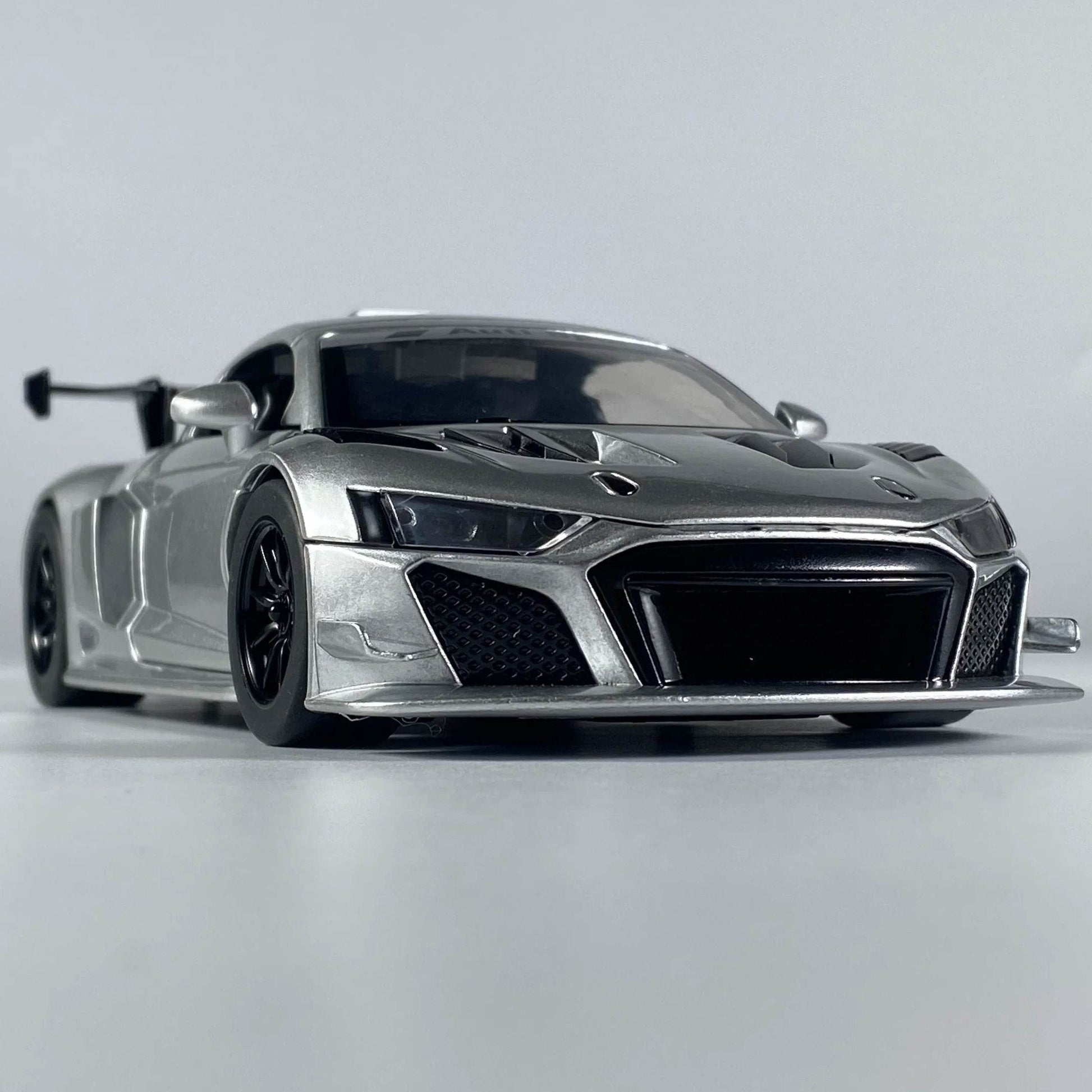 Premium Diecast Model Car 1:24 R8 LMS GT2 Alloy Metal Replica For Collectors And Display Hobbyists - ToylandEU
