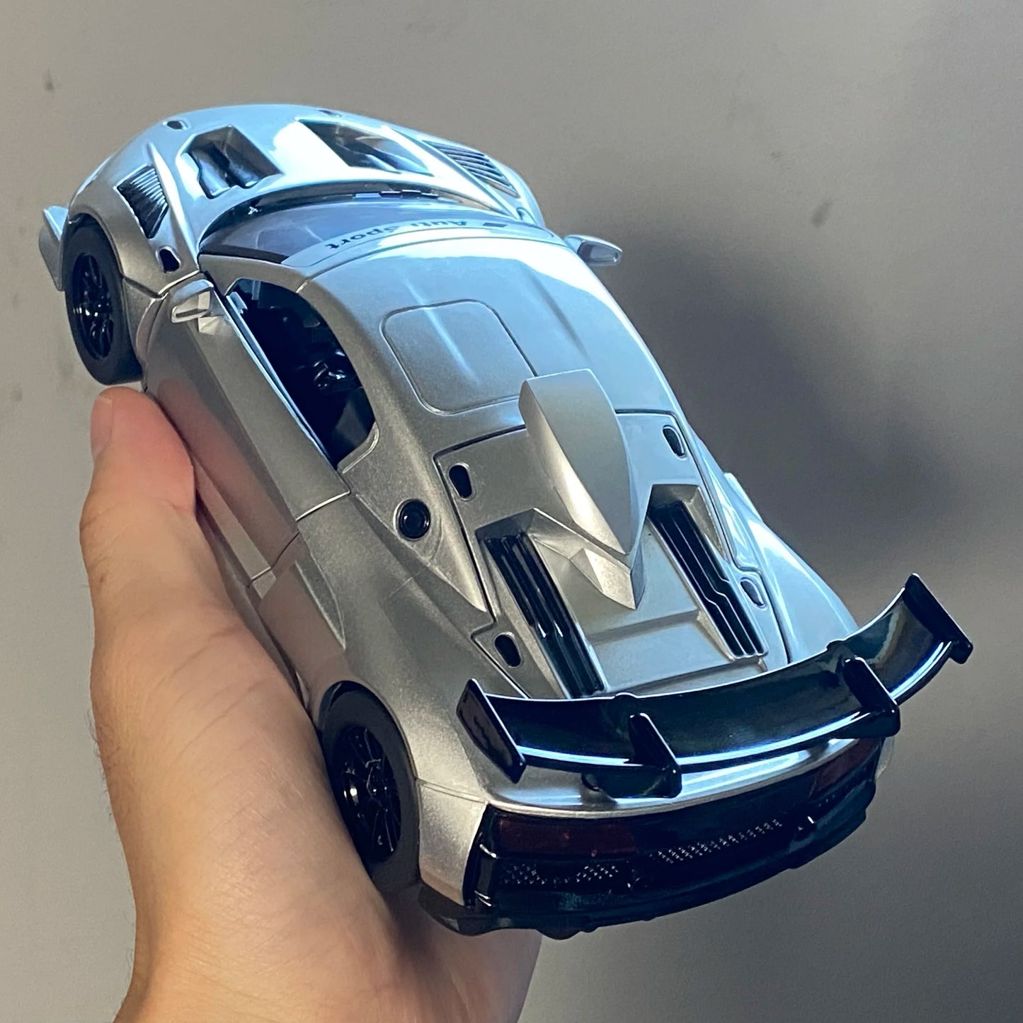 Premium Diecast Model Car 1:24 R8 LMS GT2 Alloy Metal Replica For Collectors And Display Hobbyists - ToylandEU