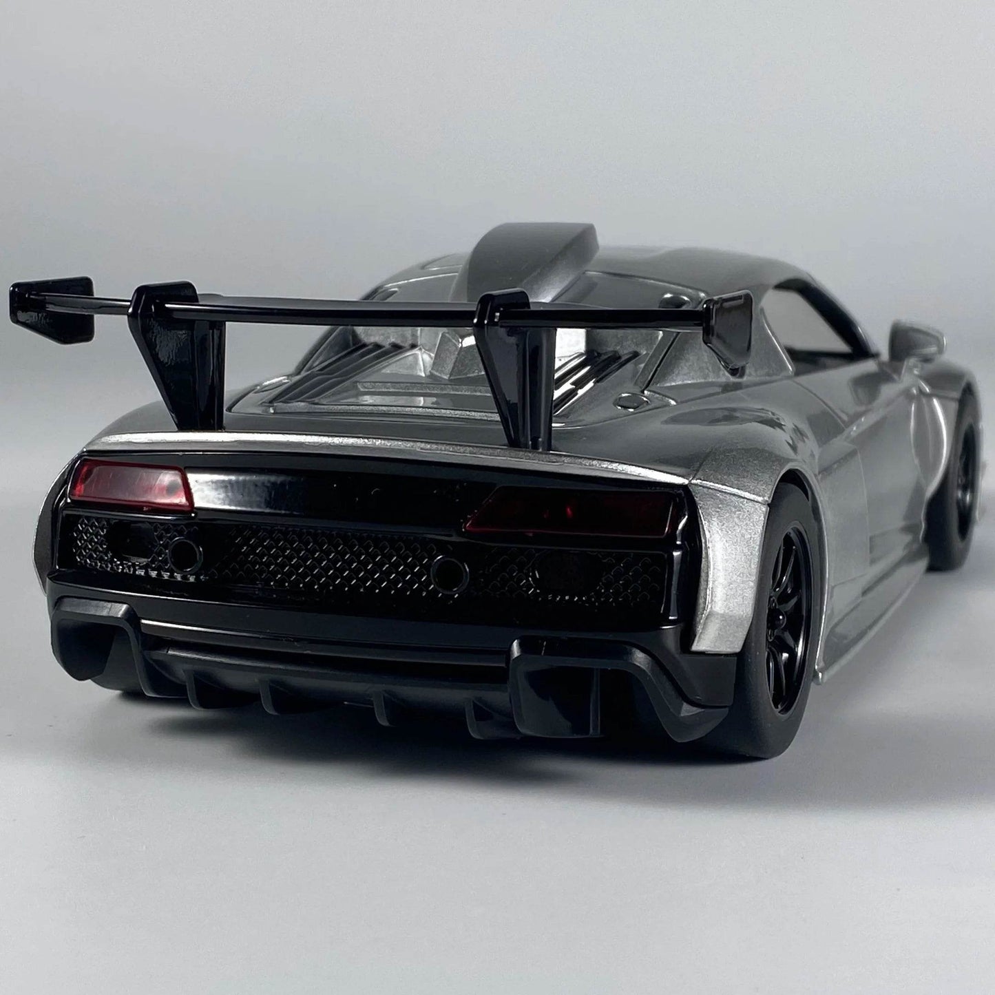 Premium Diecast Model Car 1:24 R8 LMS GT2 Alloy Metal Replica For Collectors And Display Hobbyists - ToylandEU