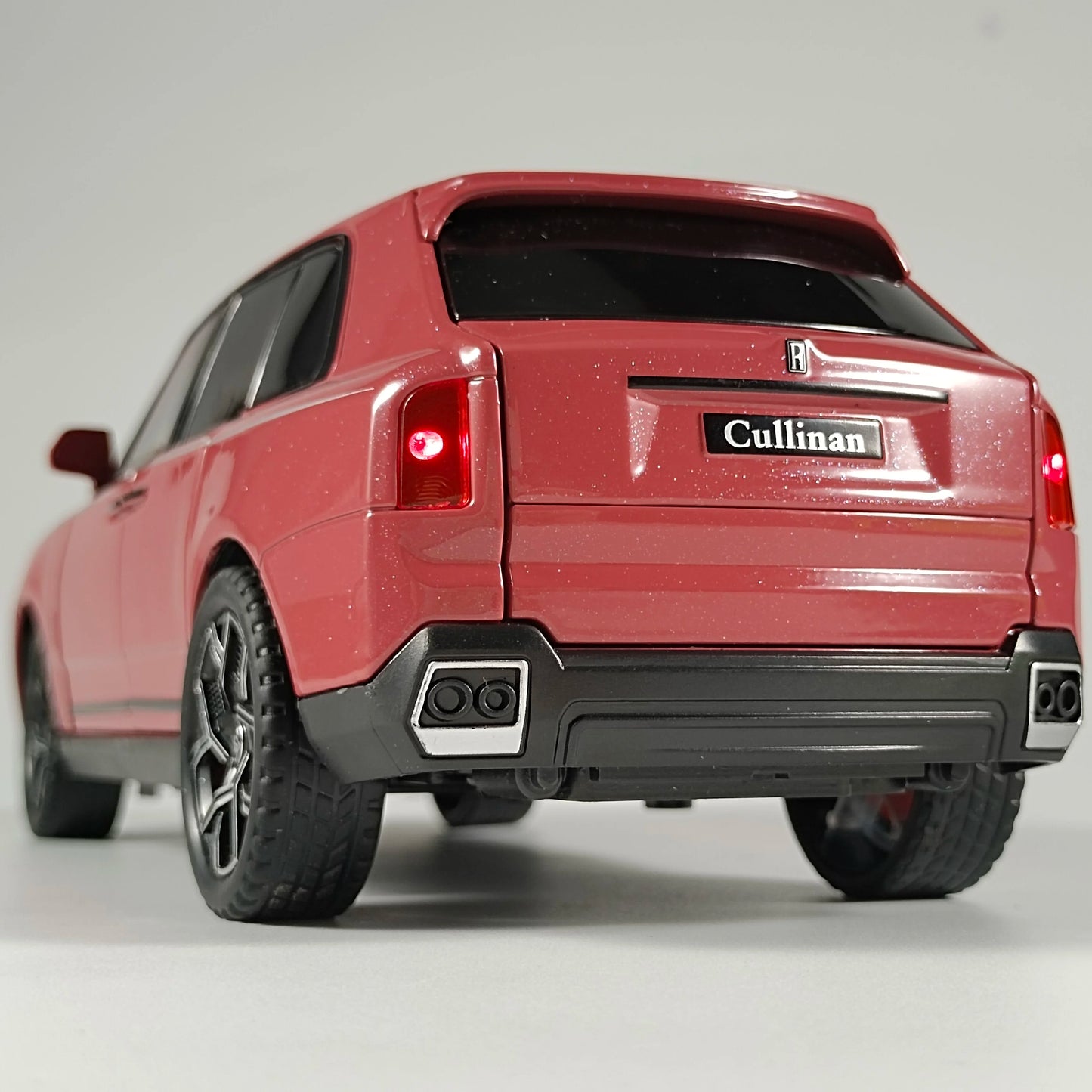 Premium Diecast Model Car 1 24 Scale Rolls Royce Cullinan Alloy Pull Back With Sound And Lights For Collectors - ToylandEU