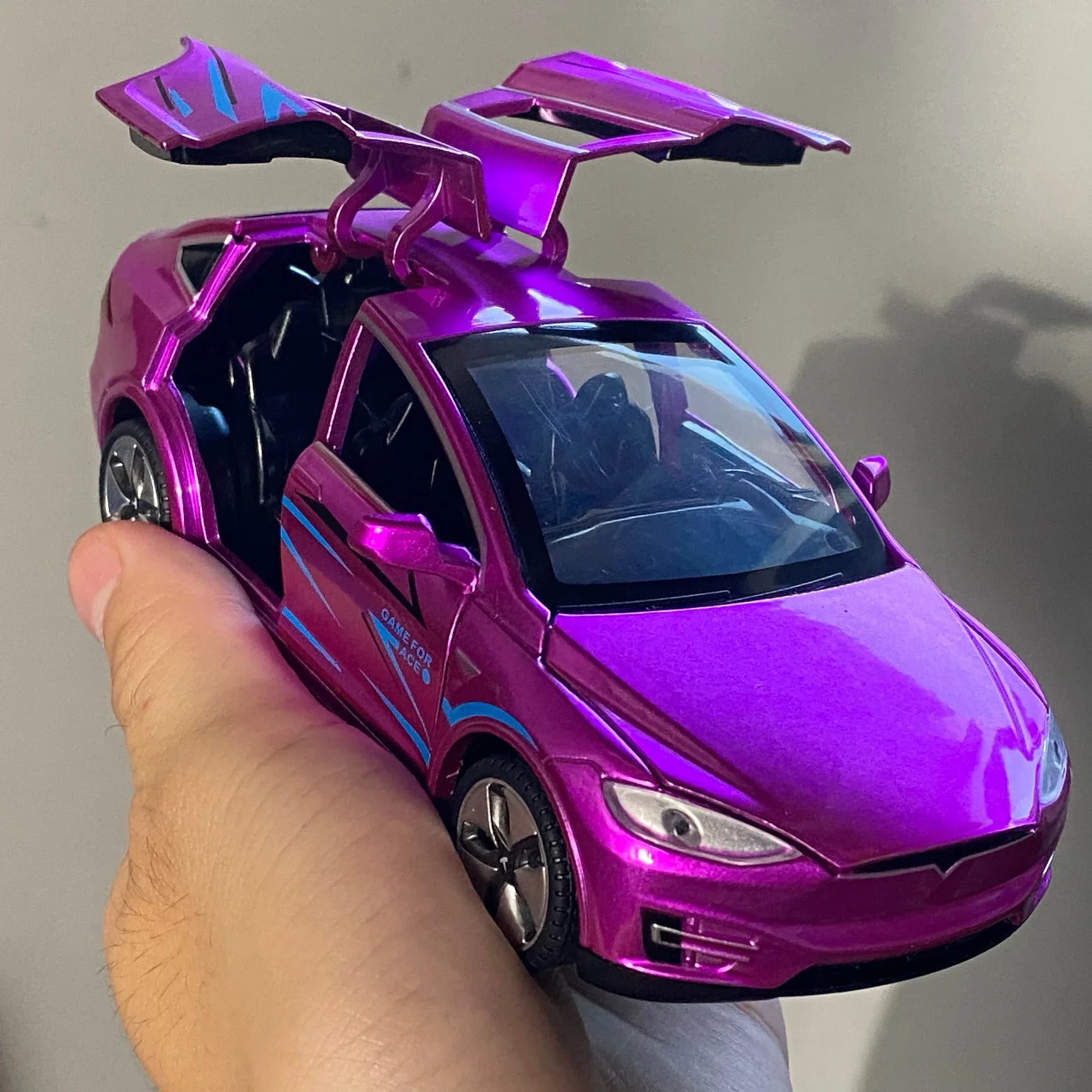 Premium Diecast Model Car 1 32 Scale Alloy SUV Sound And Light Valentines Gift - ToylandEU