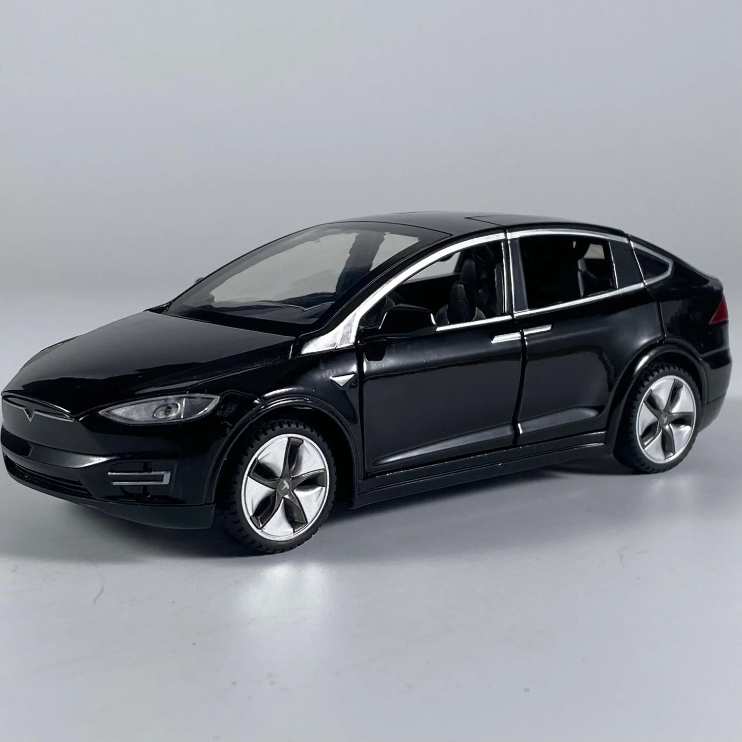 Premium Diecast Model Car 1 32 Scale Alloy SUV Sound And Light Valentines Gift - ToylandEU