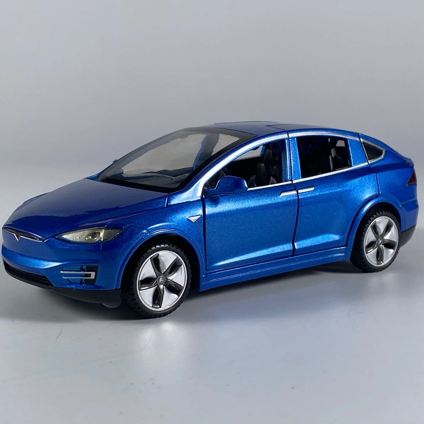 Premium Diecast Model Car 1 32 Scale Alloy SUV Sound And Light Valentines Gift - ToylandEU