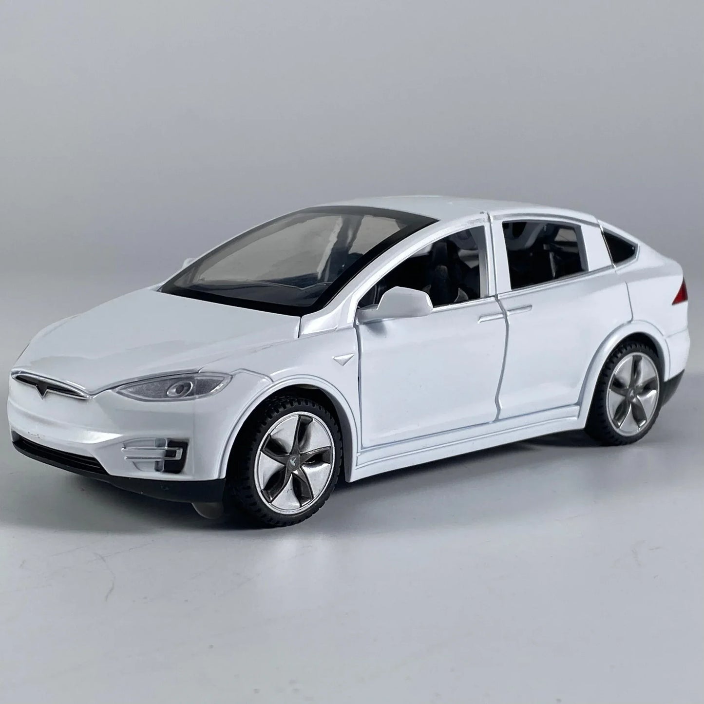 Premium Diecast Model Car 1 32 Scale Alloy SUV Sound And Light Valentines Gift - ToylandEU