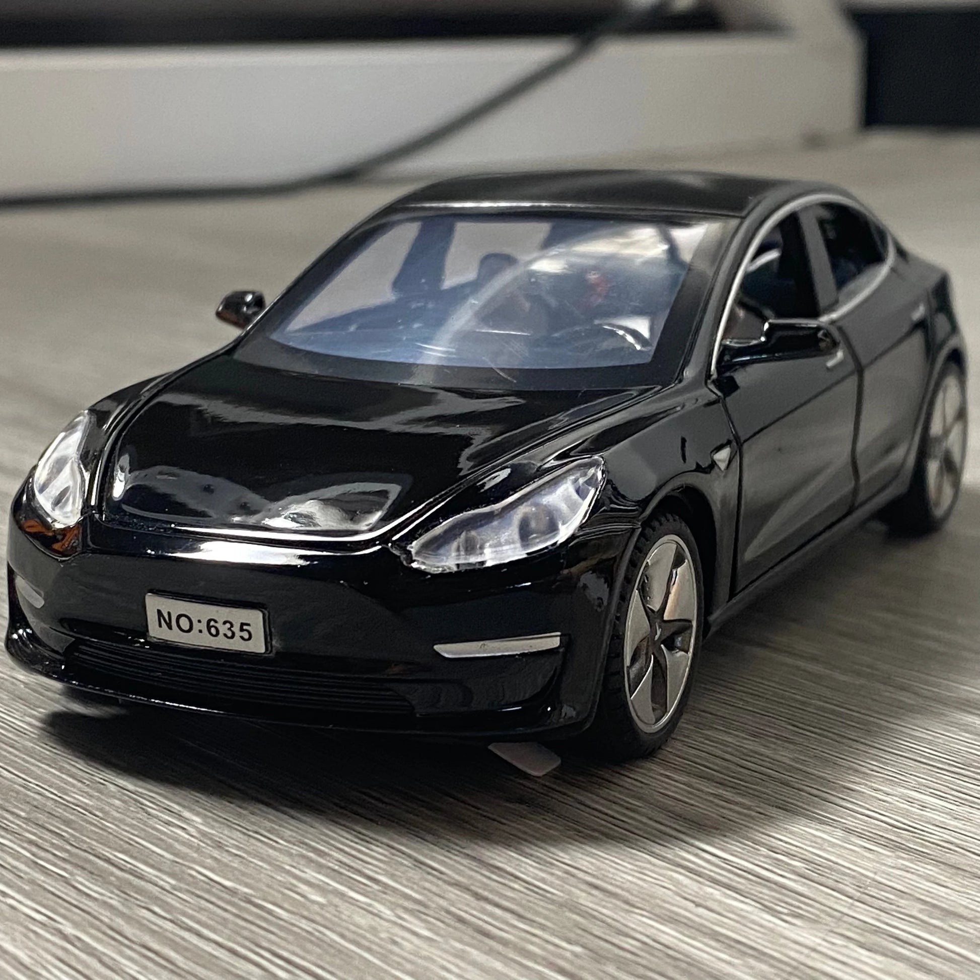Premium Diecast Model Car 1 To 32 Scale High Fidelity New Energy Electric Vehicle Ornament Gift For Collectors - ToylandEU
