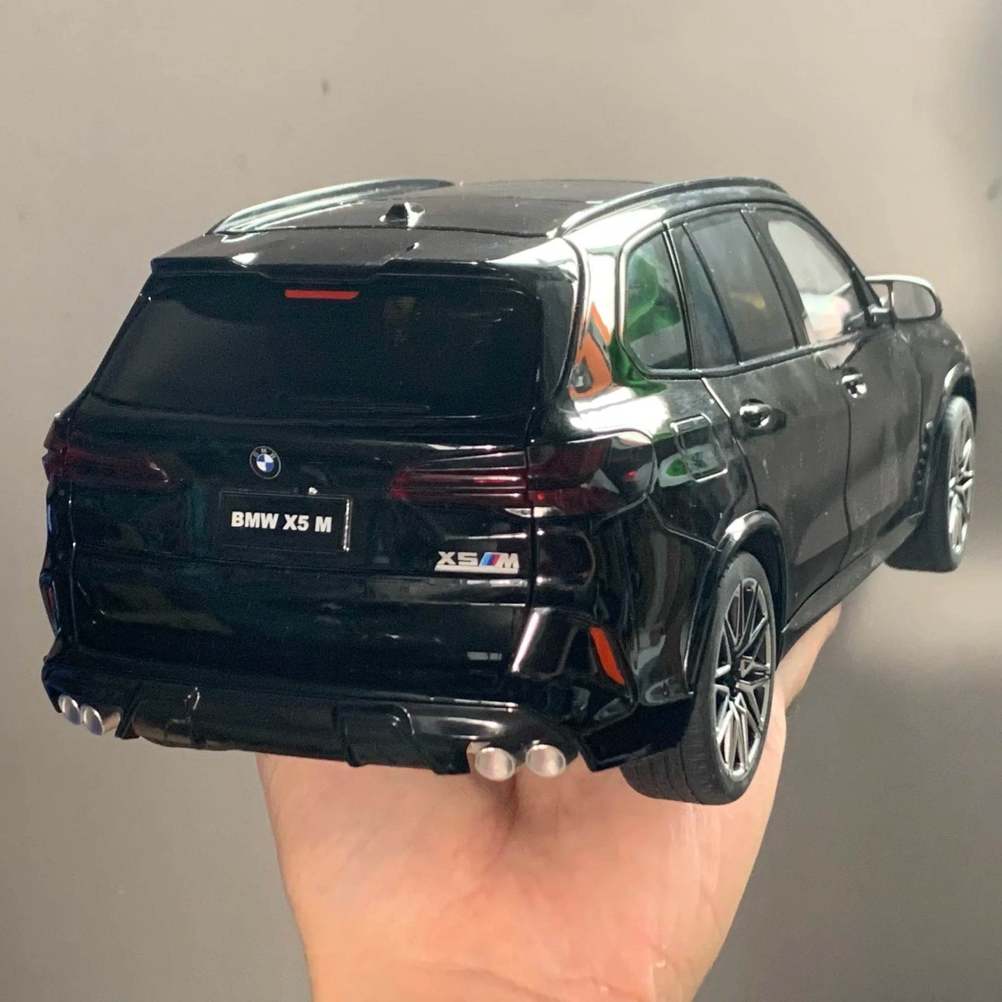 Premium Diecast Model Car One Eighteen Scale Alloy Metal BMW X5 M Competition LCI Collectible For Car Enthusiasts - ToylandEU