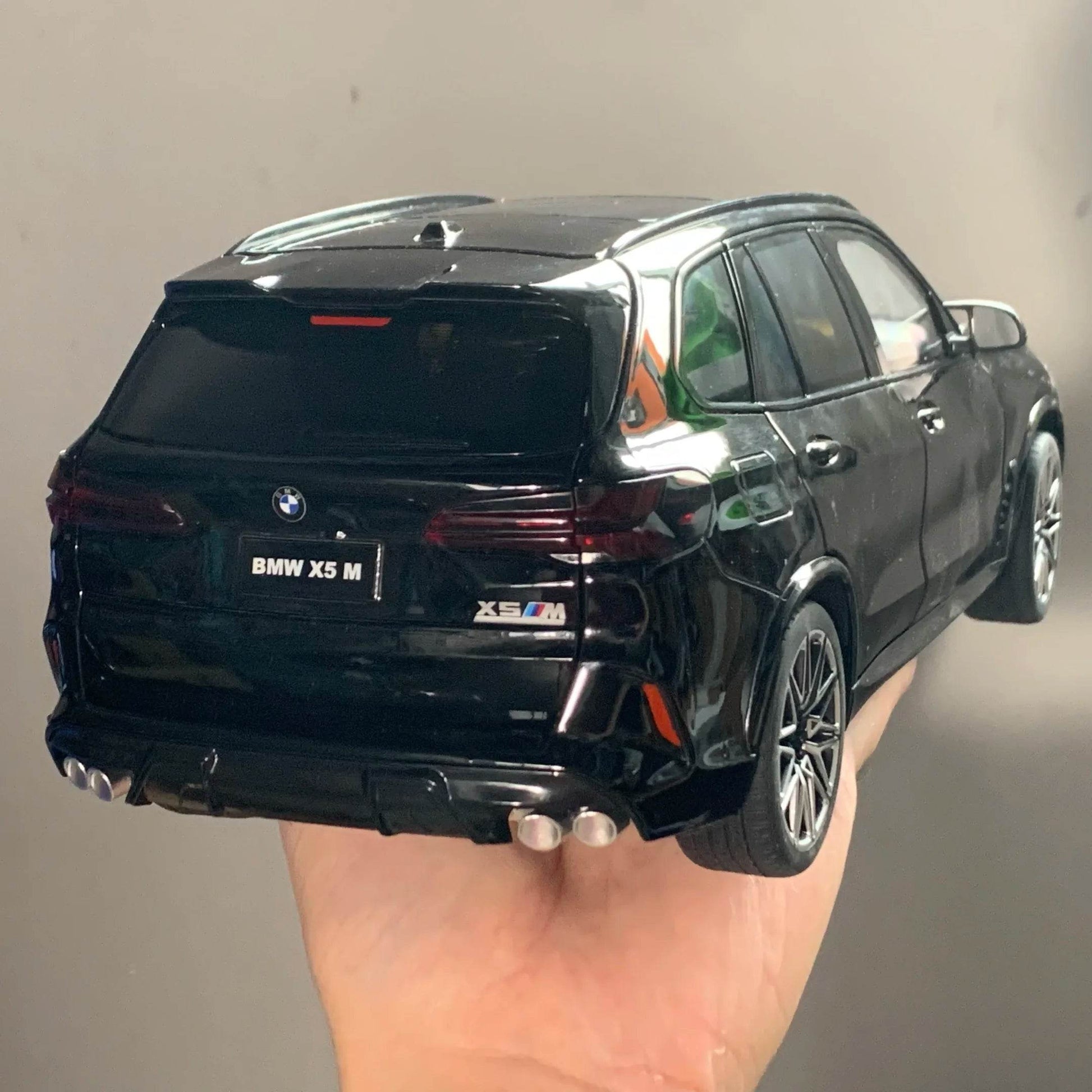 Premium Diecast Model Car One Eighteen Scale Alloy Metal BMW X5 M Competition LCI Collectible For Car Enthusiasts - ToylandEU