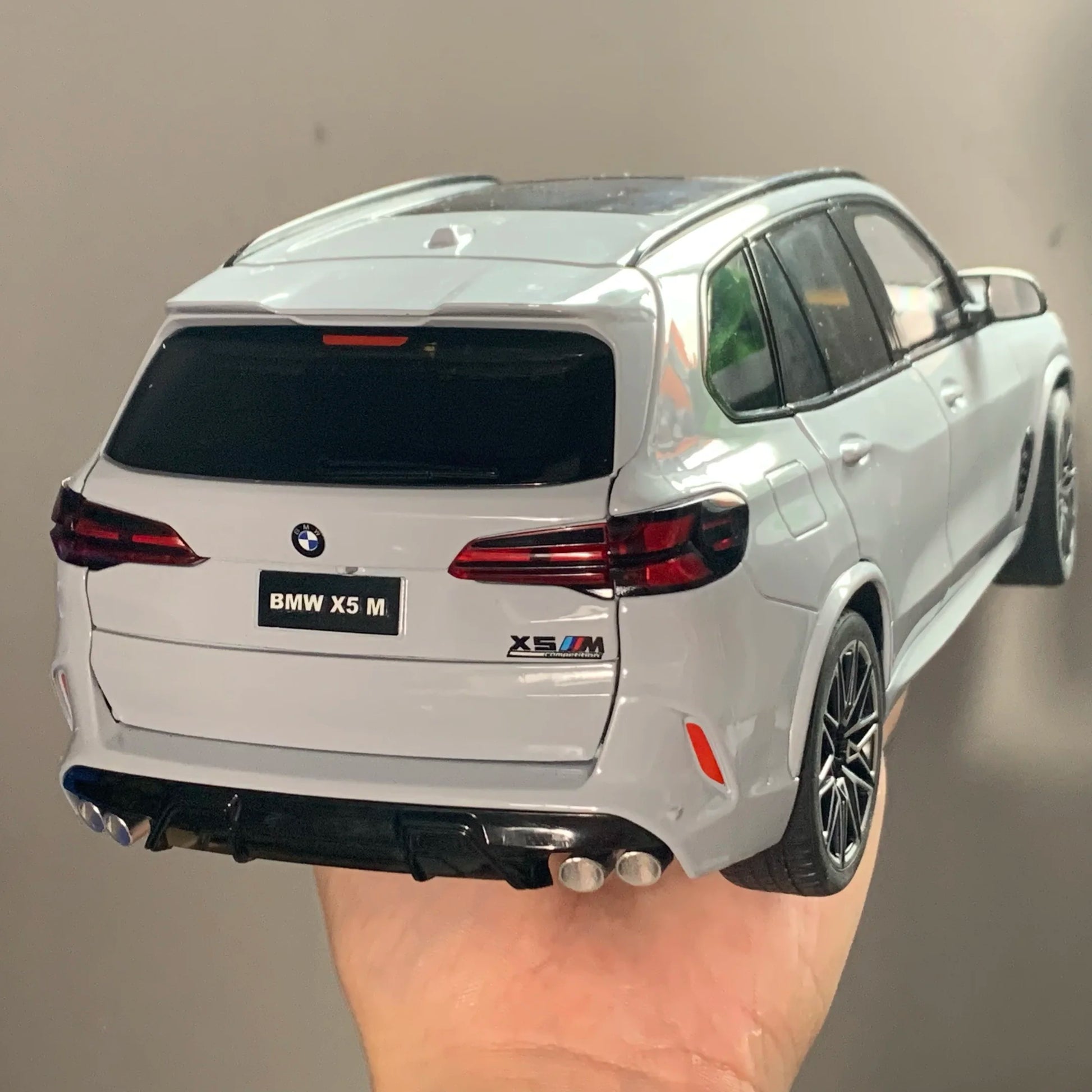 Premium Diecast Model Car One Eighteen Scale Alloy Metal BMW X5 M Competition LCI Collectible For Car Enthusiasts - ToylandEU