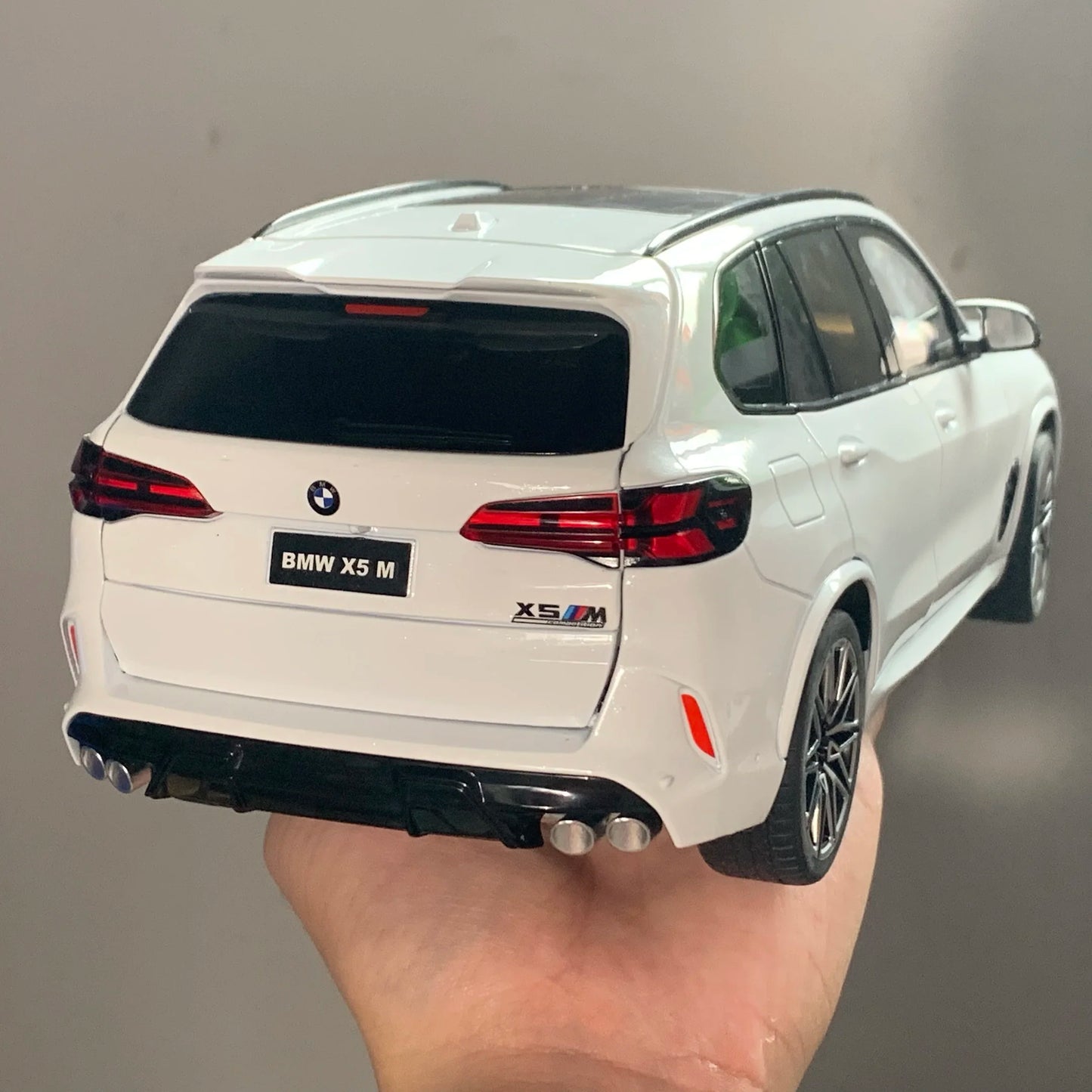 Premium Diecast Model Car One Eighteen Scale Alloy Metal BMW X5 M Competition LCI Collectible For Car Enthusiasts - ToylandEU