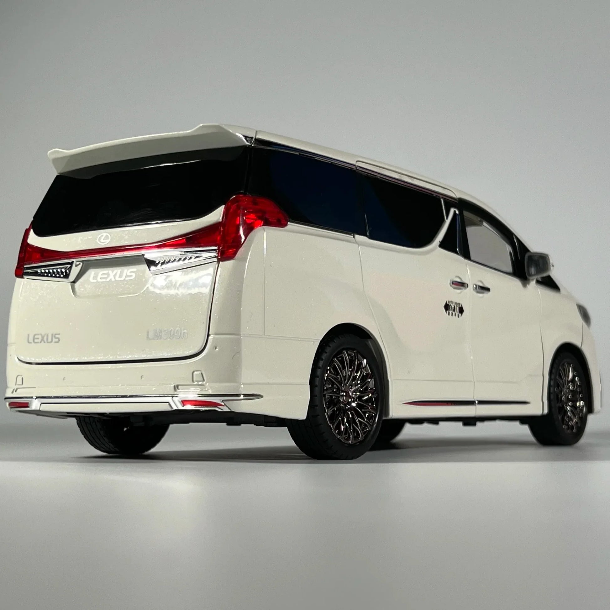 Premium Diecast Model Car OneTo18 Lexus LM300 Sound And Light For Collectors - ToylandEU