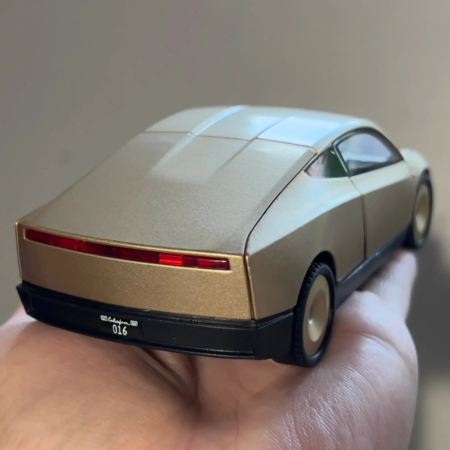 Premium Diecast Model Car Robotaxi Driverless With Sound And Light For Kids - ToylandEU