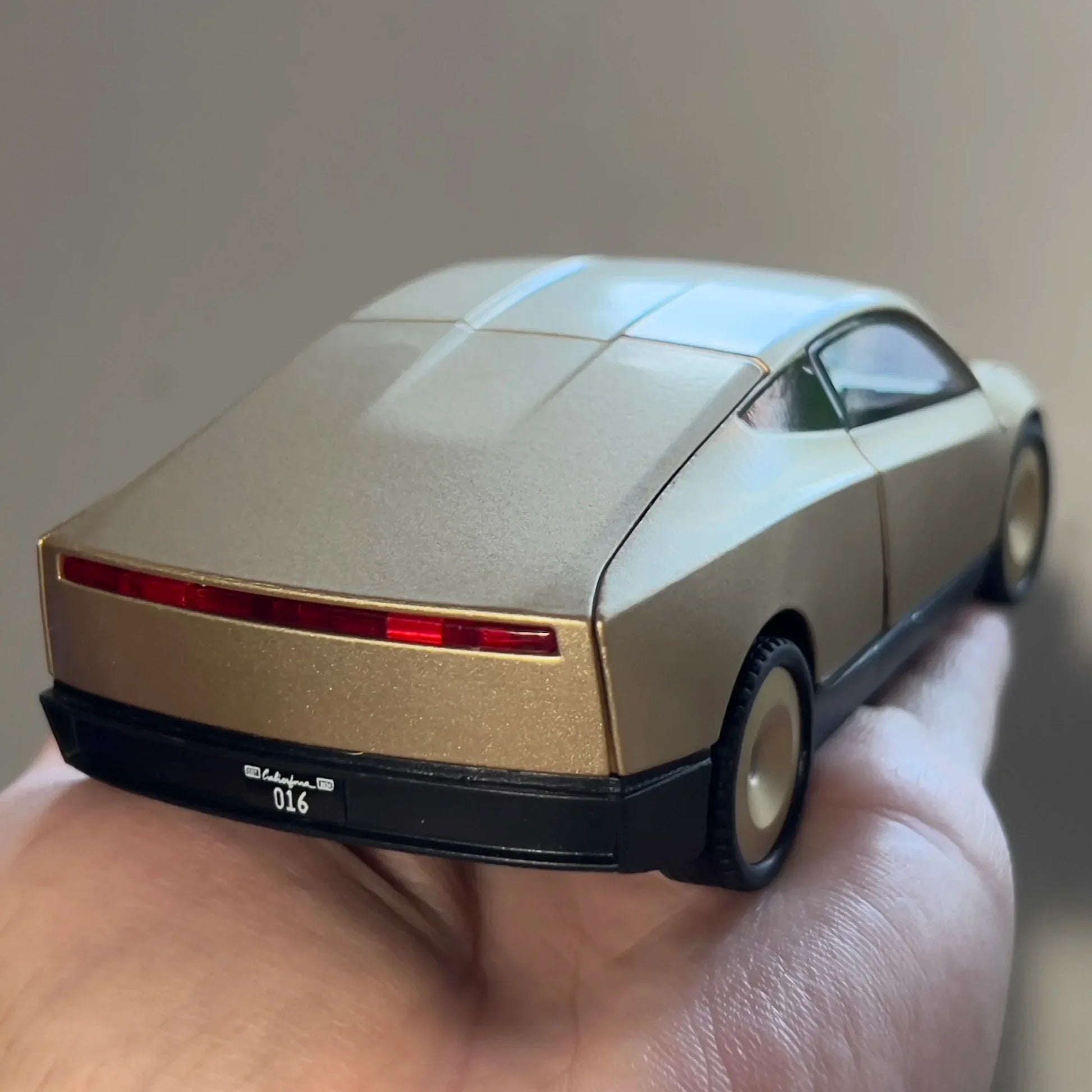 Premium Diecast Model Car Robotaxi Driverless With Sound And Light For Kids - ToylandEU