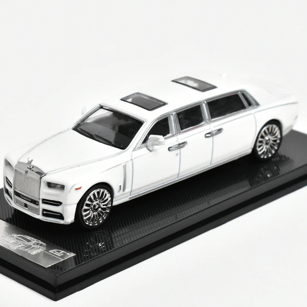 Premium Diecast Model Car Scale One Sixty Four Rolls Royce Phantom For Collectors - ToylandEU