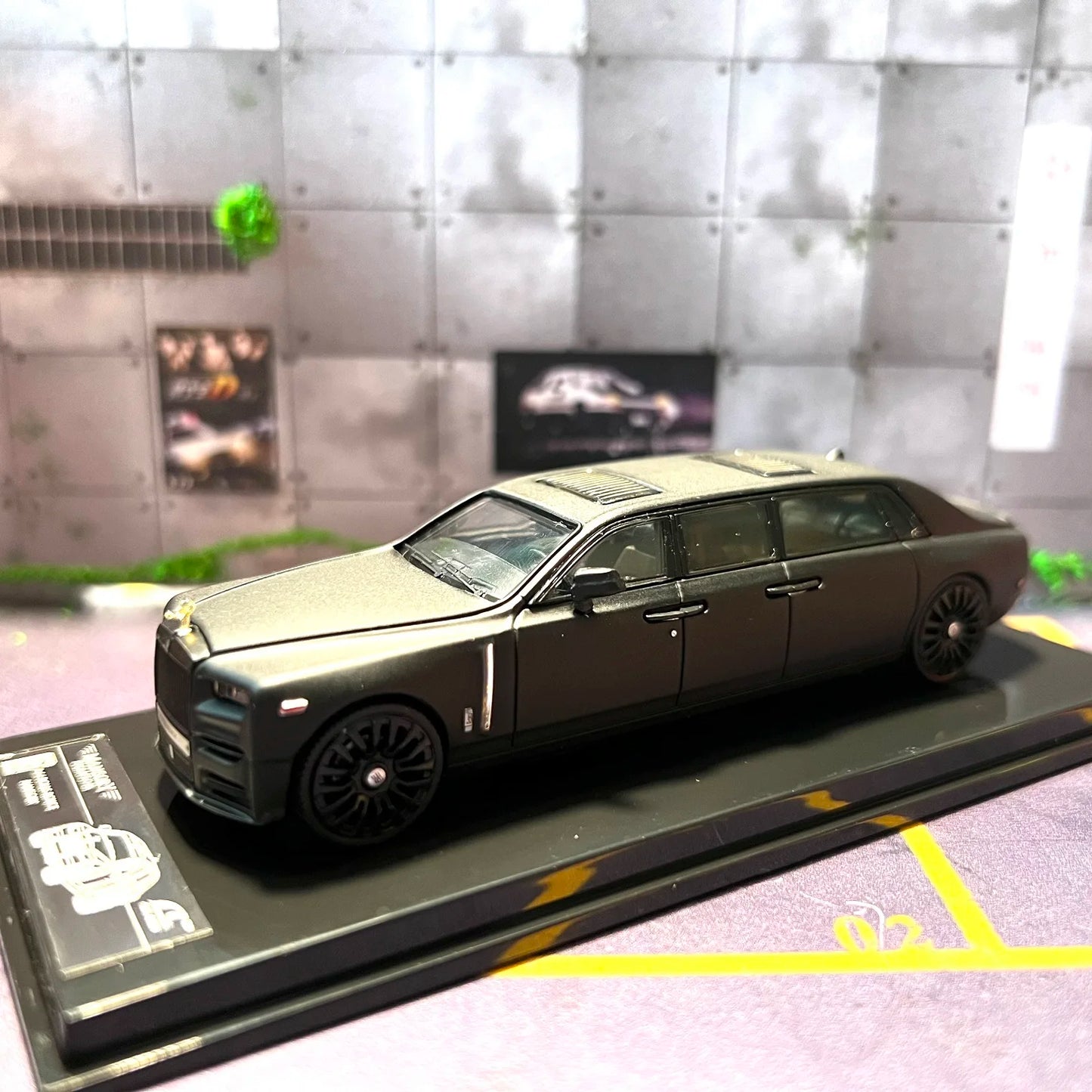 Premium Diecast Model Car Scale One Sixty Four Rolls Royce Phantom For Collectors - ToylandEU