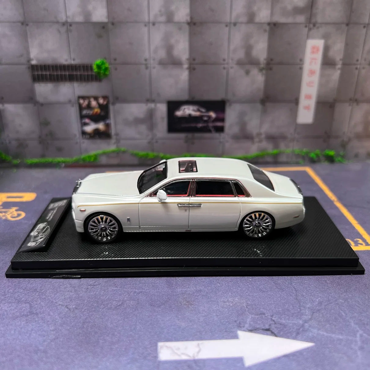 Premium Diecast Model Car Scale One Sixty Four Rolls Royce Phantom For Collectors - ToylandEU