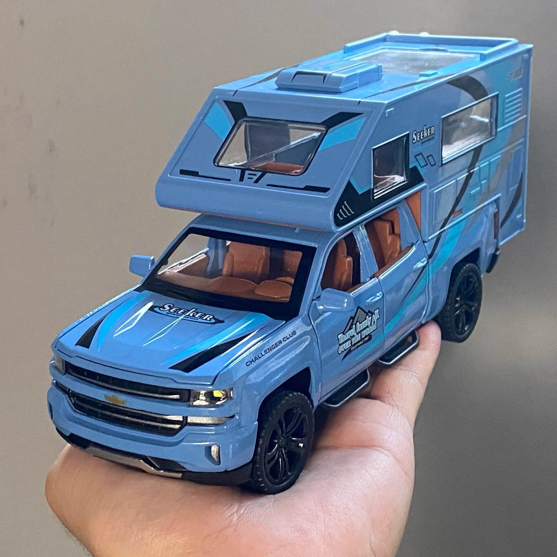 Premium Diecast SUV Model 1 To 32 Scale Chalet Camping RV Edition With Sound And Light For Adult Collectors - ToylandEU
