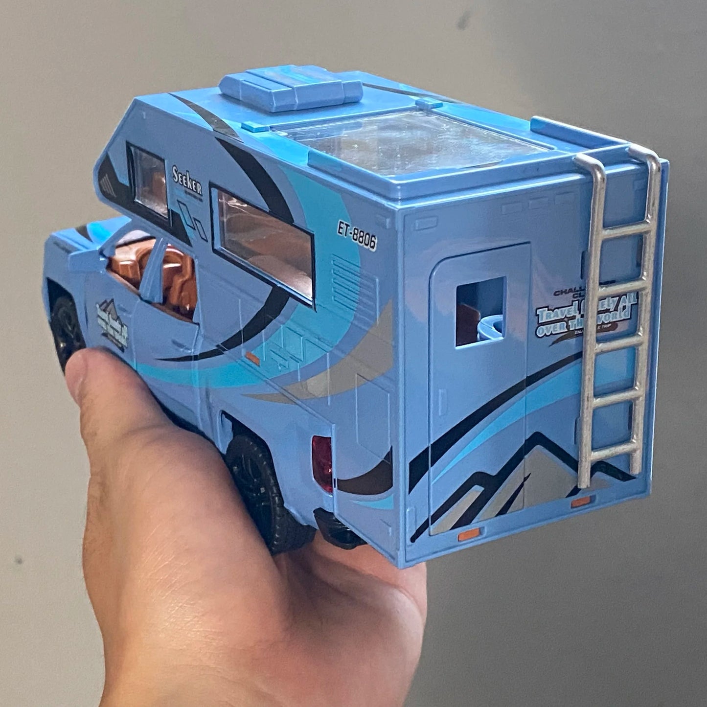 Premium Diecast SUV Model 1 To 32 Scale Chalet Camping RV Edition With Sound And Light For Adult Collectors - ToylandEU