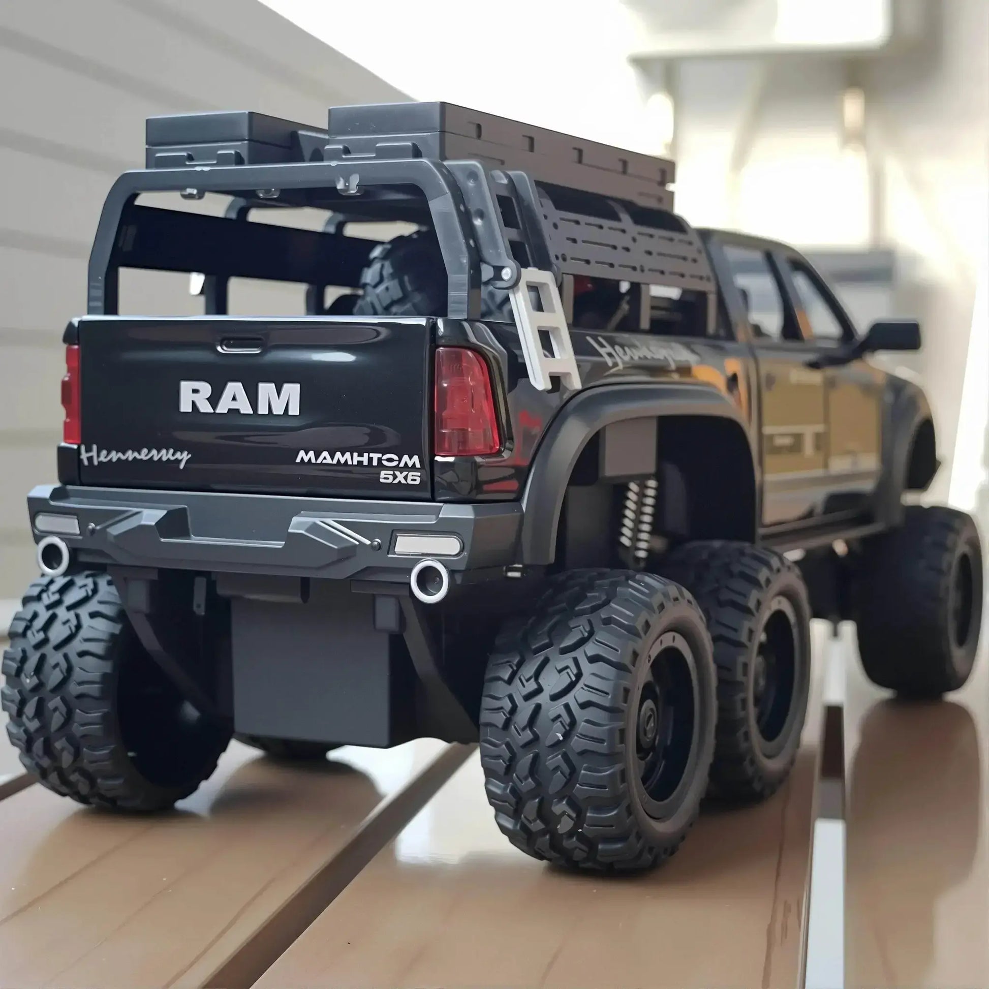 Premium Diecast Truck Sound Light Pull Back For Collectors - ToylandEU
