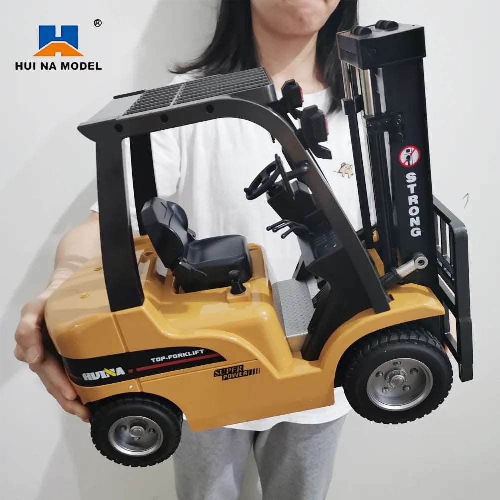 RC 1/10 Remote Control Forklift Truck - 20 Min Playtime & All-Terrain Fun - ToylandEU