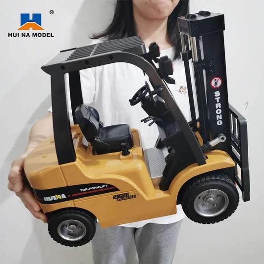 RC 1/10 Remote Control Forklift Truck - 20 Min Playtime & All-Terrain Fun - ToylandEU