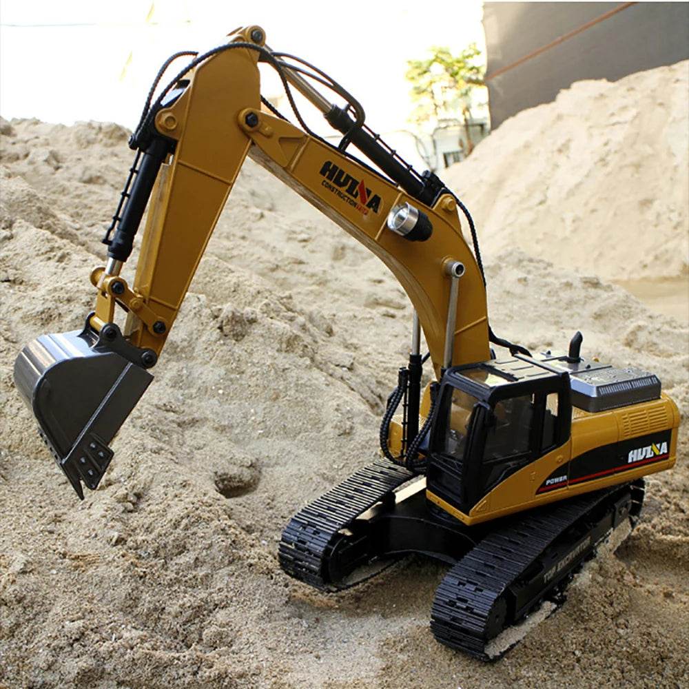 RC 1:14 Scale Alloy Remote Control Excavator - Huina 1580 Metal Edition - ToylandEU