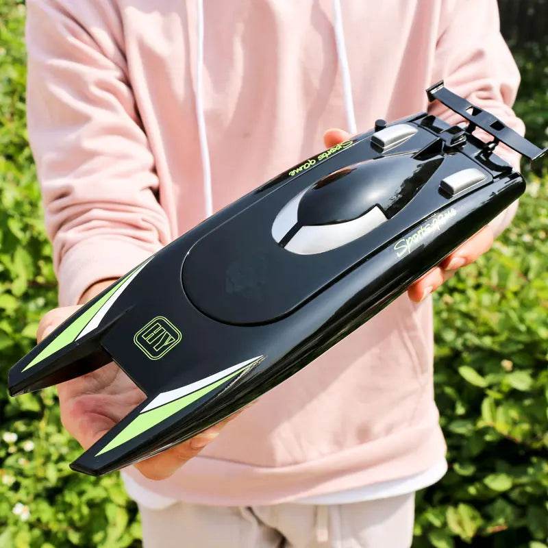 RC 2.4G High-Speed Remote Control Racing Boat with Double Motors - Waterproof Professional Speedboat 805 Toy for Boys - ToylandEU