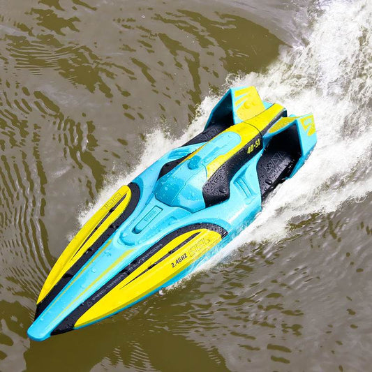 RC Adrenaline Rush RC Speedboat: Ultra-Fast 35 KM/H & Precision Remote Control - ToylandEU