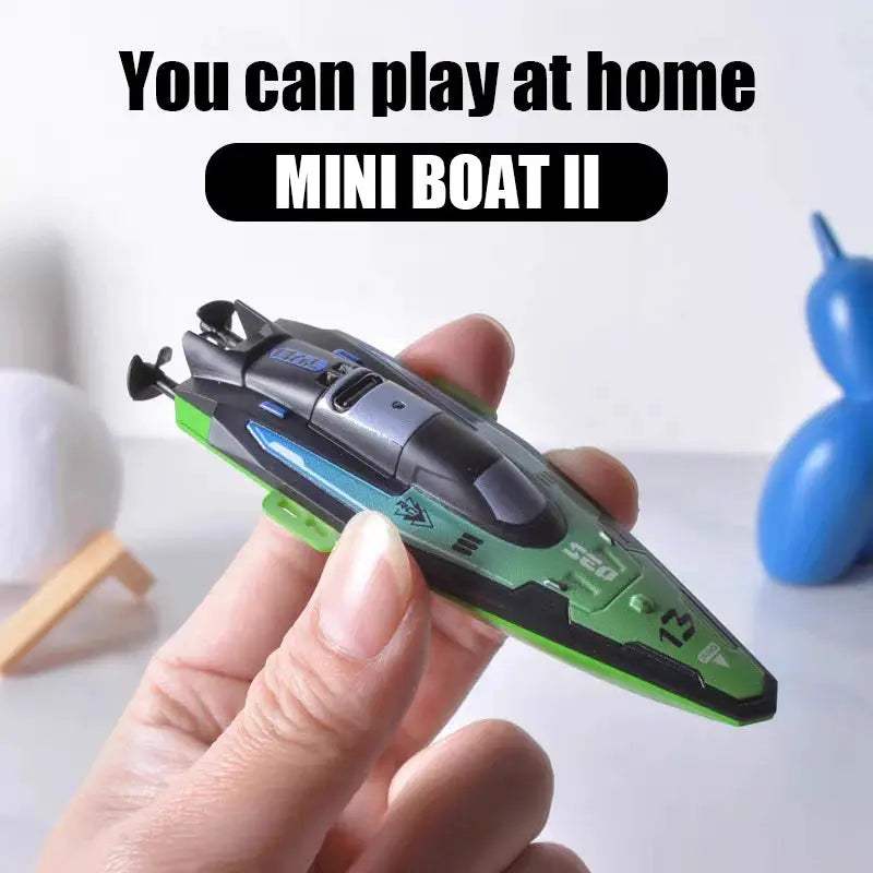 RC Boat 4WD Light Up Speedboat For Pools And Lakes - ToylandEU