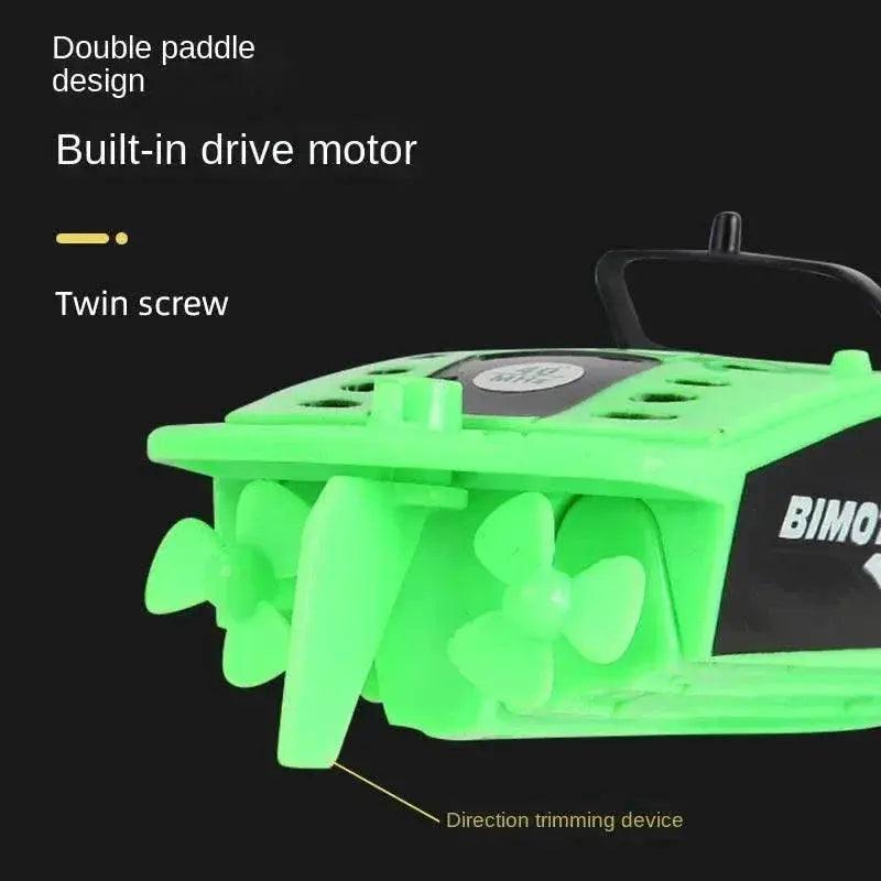  RC High-Speed Waterproof RC Motor Boat with 2.4GHz Remote Control - Mini Rechargeable Electric Toy for Water Sports -  ToylandEU™