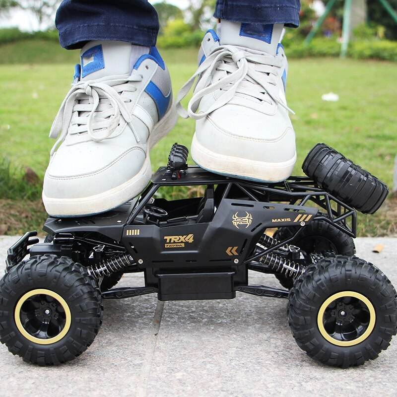RC High-Performance 4WD RC Car with LED Lights & 2.4G Control System - ToylandEU