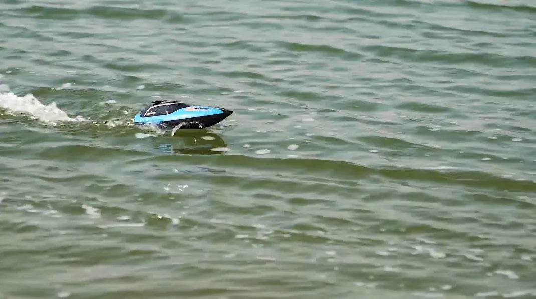 RC High-Speed Waterproof RC Racing Boat - 25Km/h Remote Control Speedboat with Water Cooling System for Kids - ToylandEU