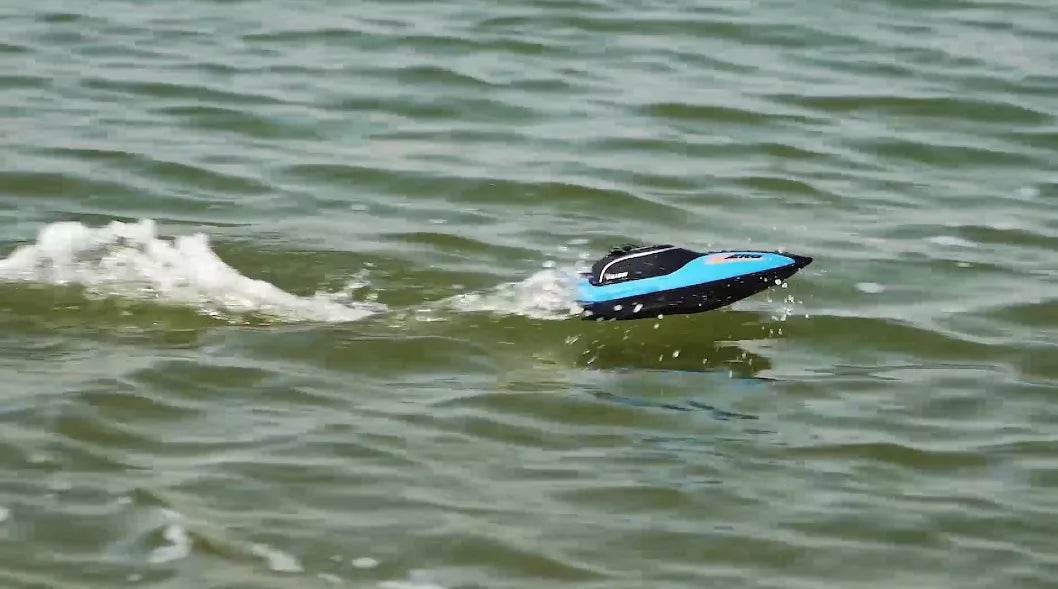 RC High-Speed Waterproof RC Racing Boat - 25Km/h Remote Control Speedboat with Water Cooling System for Kids - ToylandEU