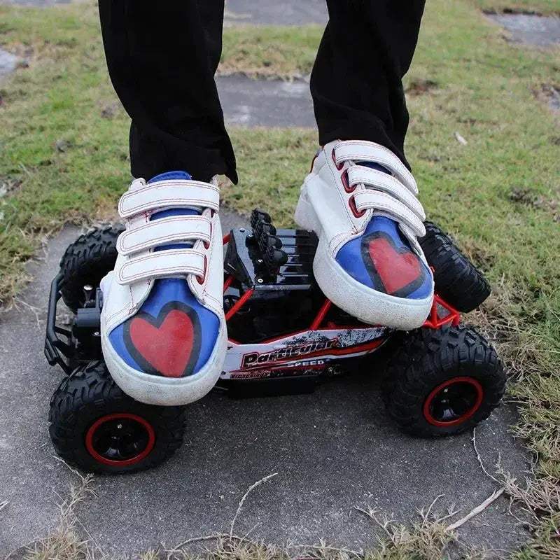 RC Monster Truck Off Road 4WD With Metal Shell LED - ToylandEU