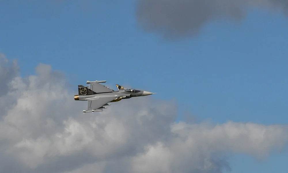 RC RC JAS-39 Gripen Remote Control Plane - 6CH Military Aircraft with NATO, Czech Republic, Swedish, and Hungarian Air Force Designs - ToylandEU
