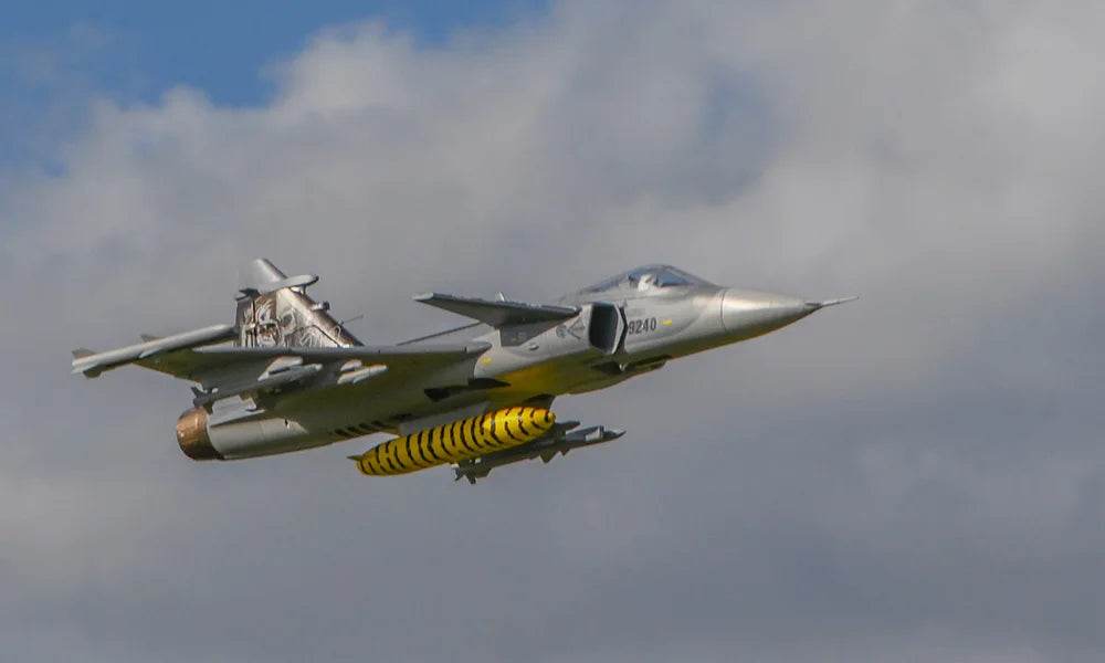 RC RC JAS-39 Gripen Remote Control Plane - 6CH Military Aircraft with NATO, Czech Republic, Swedish, and Hungarian Air Force Designs - ToylandEU
