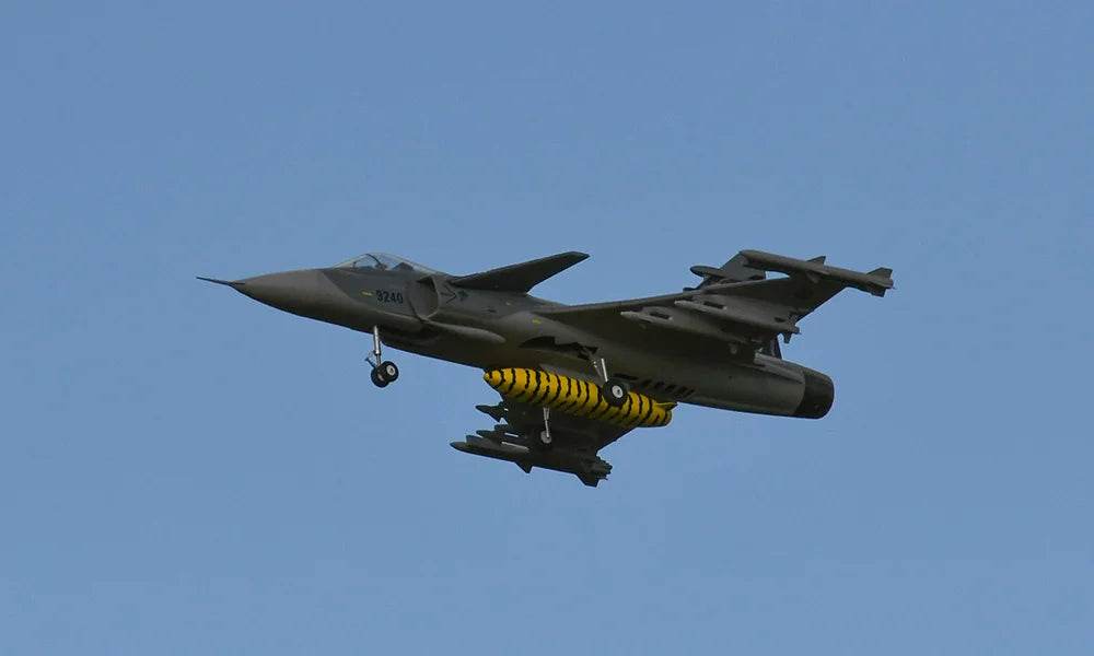 RC RC JAS-39 Gripen Remote Control Plane - 6CH Military Aircraft with NATO, Czech Republic, Swedish, and Hungarian Air Force Designs - ToylandEU