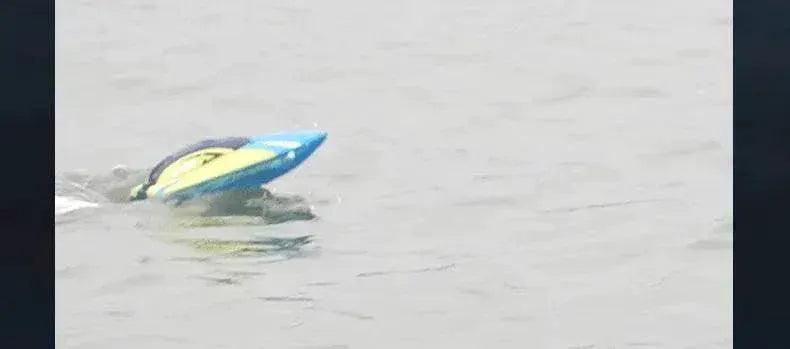  RC High-Speed 2.4G Remote Control Racing Boat - Electric RC Speedboat for Outdoor Fun, Ideal Gift for Boys, 20 Minutes Playtime -  ToylandEU™