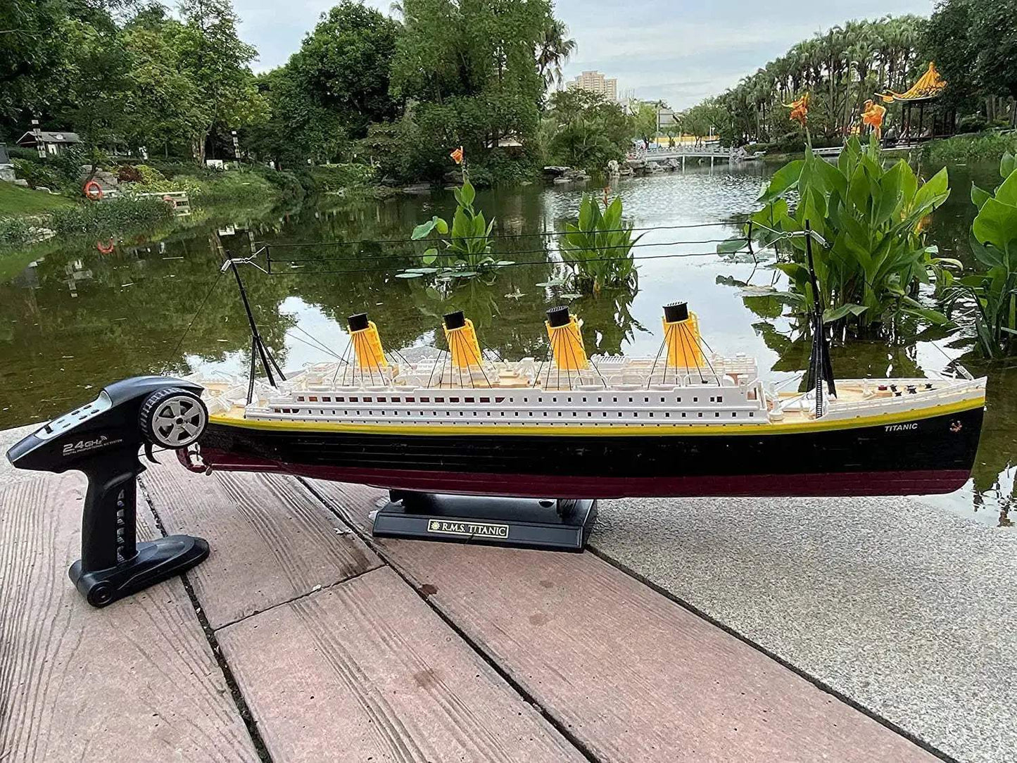  Remote Control Boat 81cm Triple Propellers -  ToylandEU™