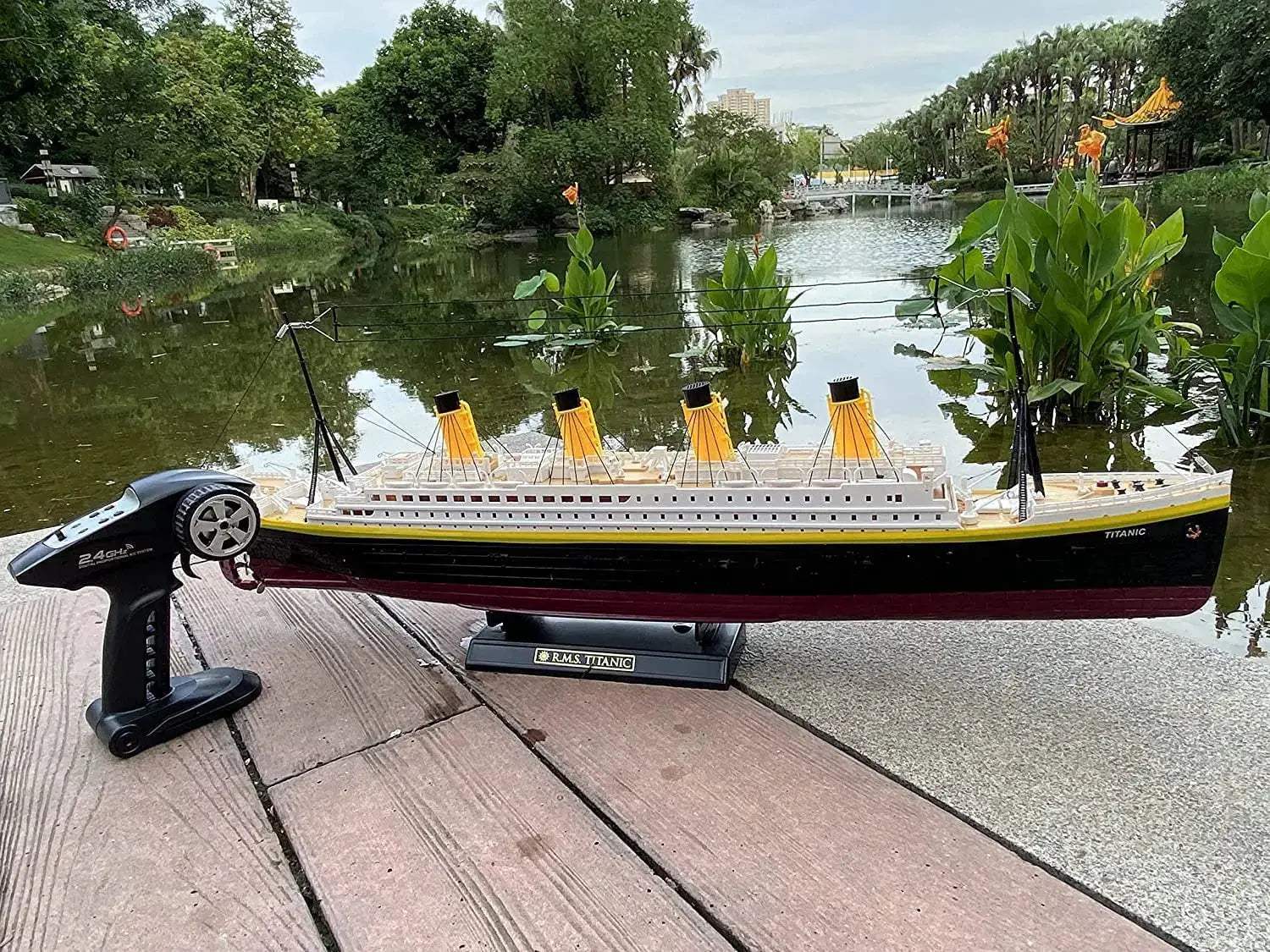  Remote Control Boat 81cm Triple Propellers -  ToylandEU™