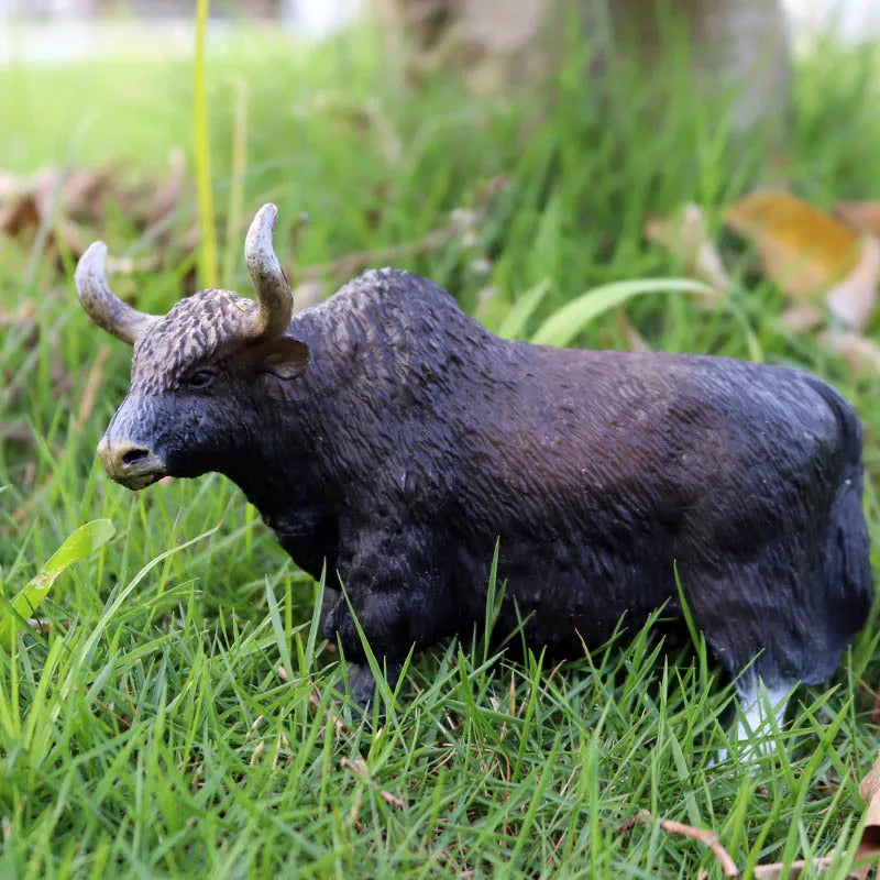 Lifelike Cattle Figurine High Quality Solid Plastic Farm Animals Model