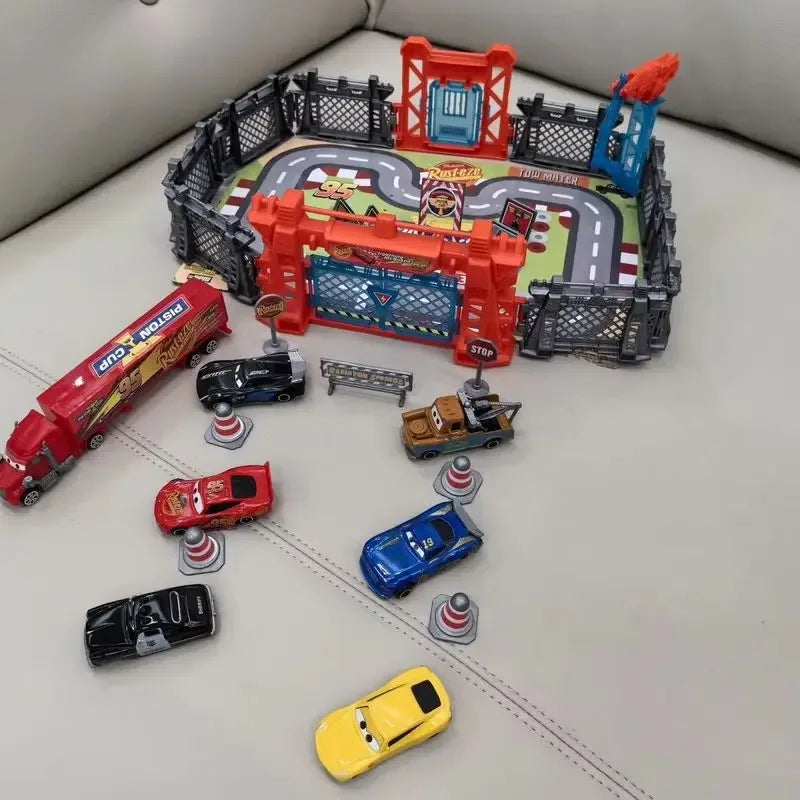 Pixar Diecast Car Set With Mater And McQueen Playset - ToylandEU
