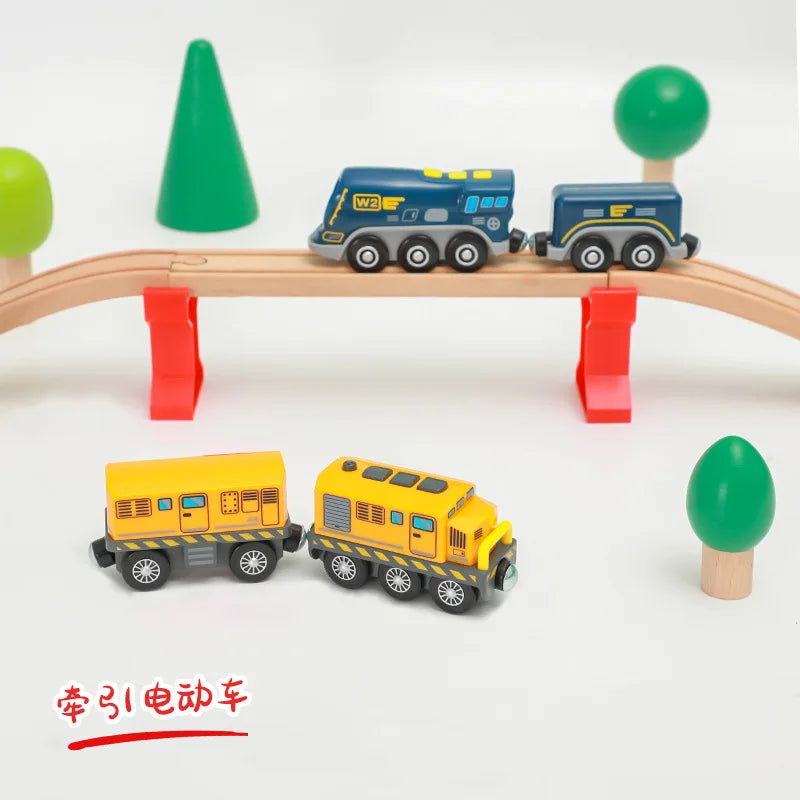 Children's Battery Operated Electric Train Set with Diecast Magnetic Locomotive - ToylandEU