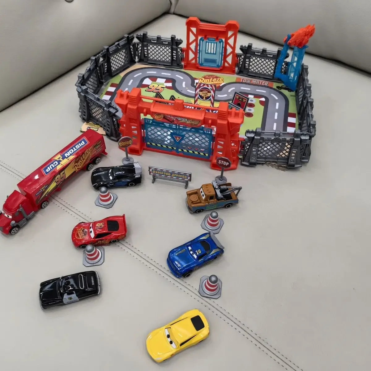 Disney Pixar Die Cast Cars Set With Race Track Playset - ToylandEU